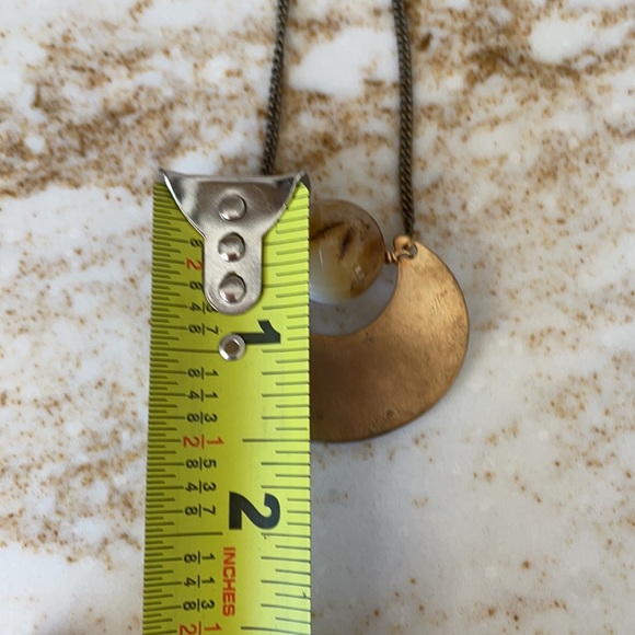 NWT Larissa Loden Brass and Agate Modernist Necklace - Picture 9 of 11